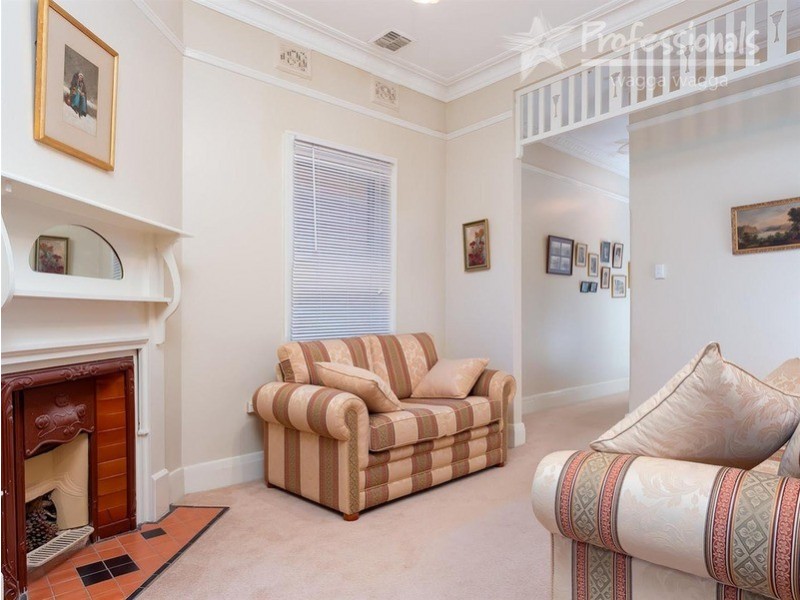 37 Thorne Street, Wagga Wagga NSW 2650