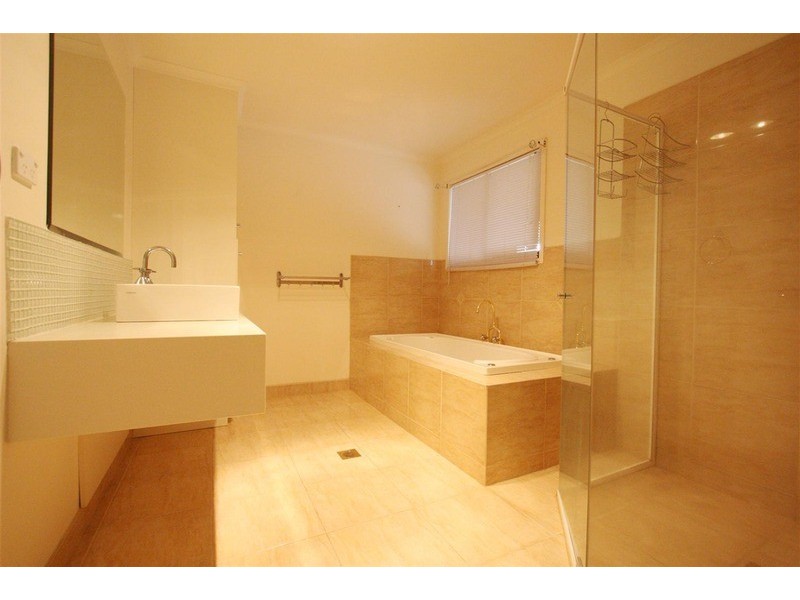 28 Forrest Street, Lake Albert NSW 2650