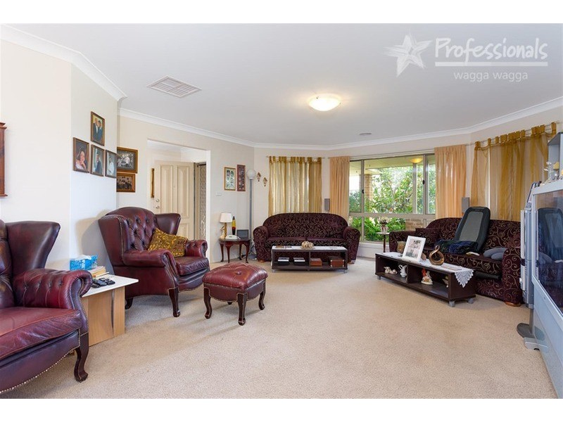 53 Barrima Drive, Glenfield Park NSW 2650