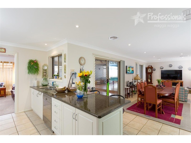 53 Barrima Drive, Glenfield Park NSW 2650