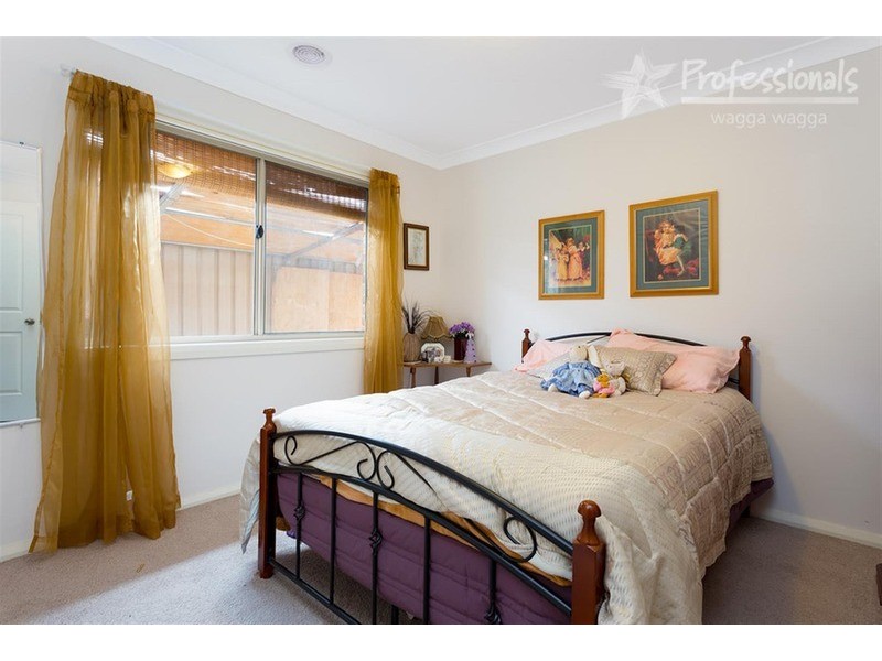 53 Barrima Drive, Glenfield Park NSW 2650