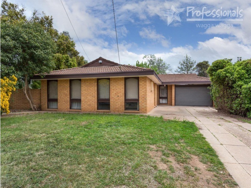 3 Oleander  Crescent, Lake Albert NSW 2650