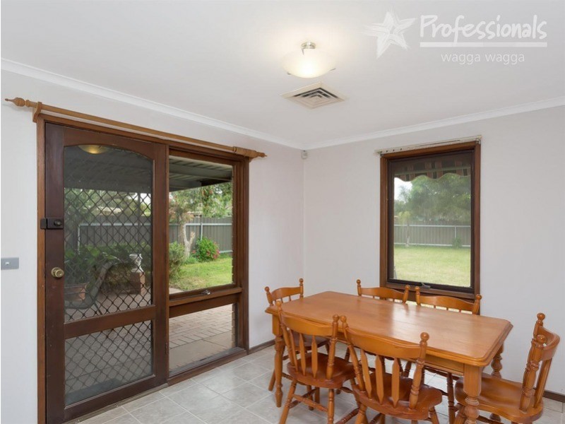 3 Oleander  Crescent, Lake Albert NSW 2650