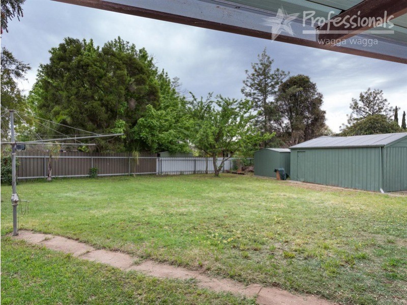 3 Oleander  Crescent, Lake Albert NSW 2650