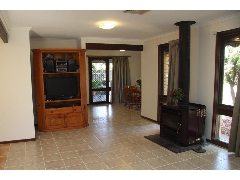 3 Oleander  Crescent, Lake Albert NSW 2650