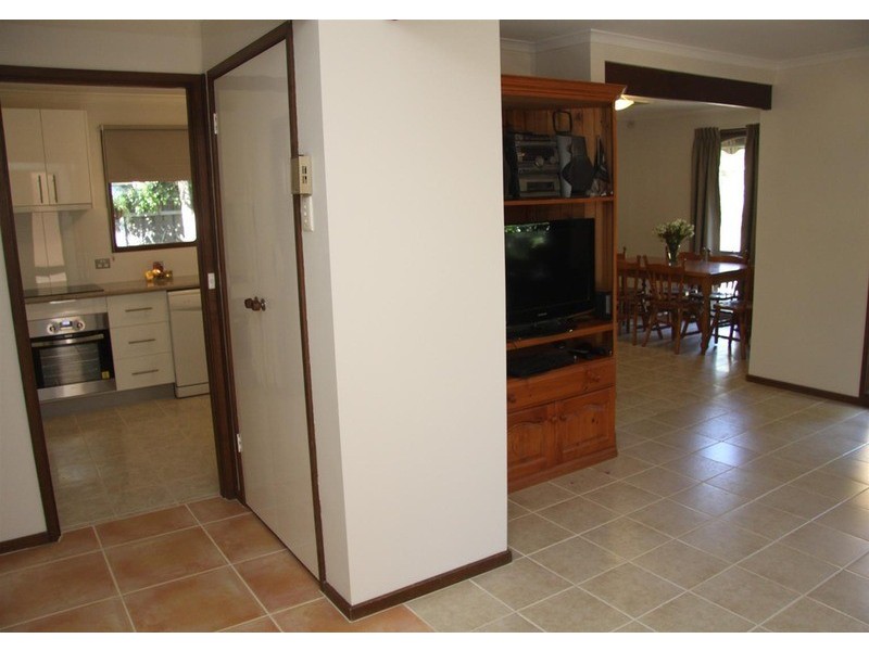 3 Oleander  Crescent, Lake Albert NSW 2650