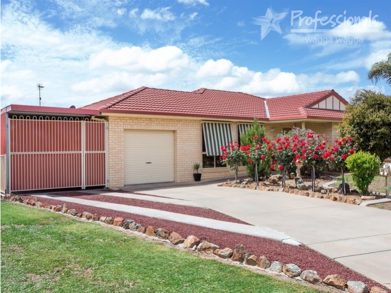 28 Kirrang Avenue, Glenfield Park NSW 2650