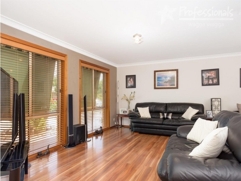 28 Kirrang Avenue, Glenfield Park NSW 2650