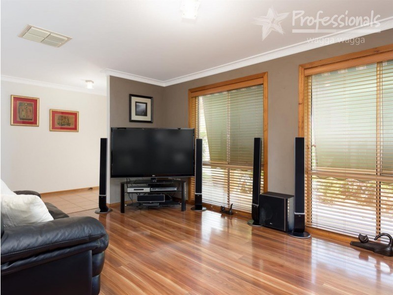 28 Kirrang Avenue, Glenfield Park NSW 2650