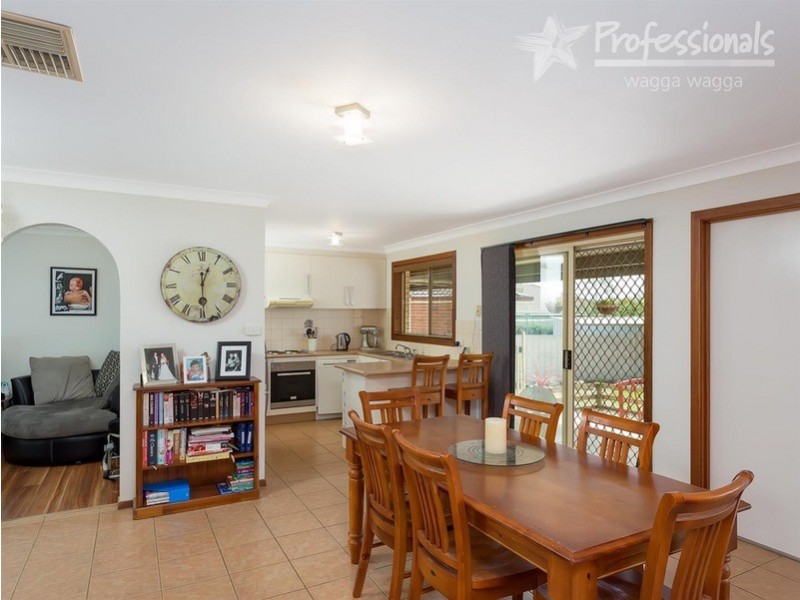 28 Kirrang Avenue, Glenfield Park NSW 2650