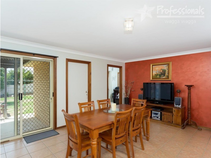 28 Kirrang Avenue, Glenfield Park NSW 2650