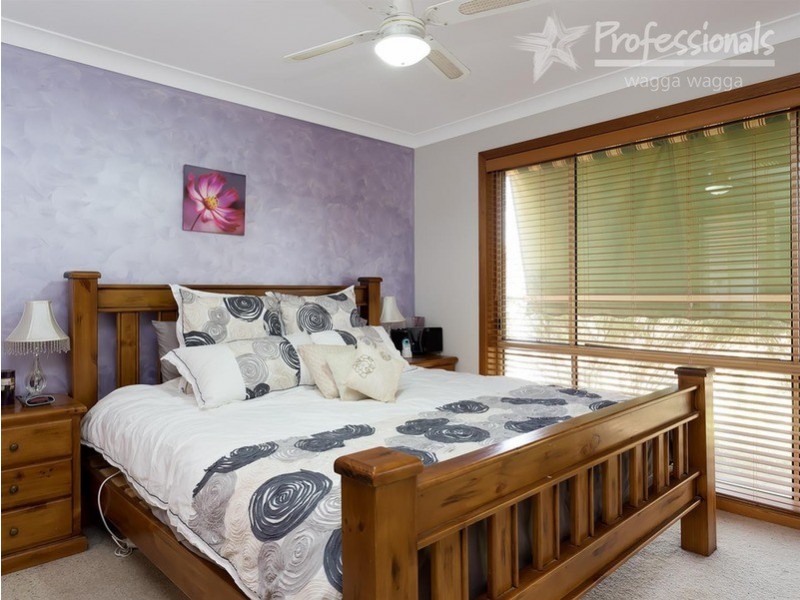 28 Kirrang Avenue, Glenfield Park NSW 2650