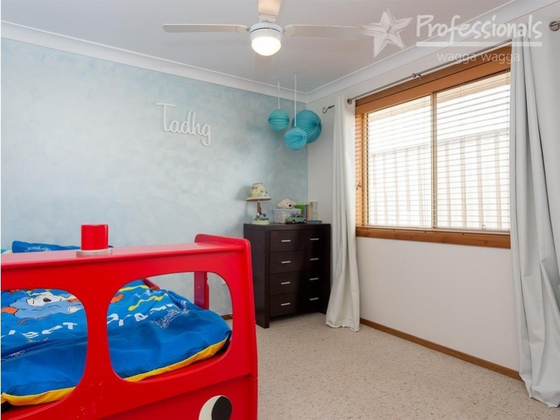 28 Kirrang Avenue, Glenfield Park NSW 2650