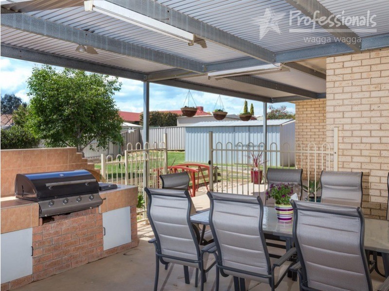 28 Kirrang Avenue, Glenfield Park NSW 2650