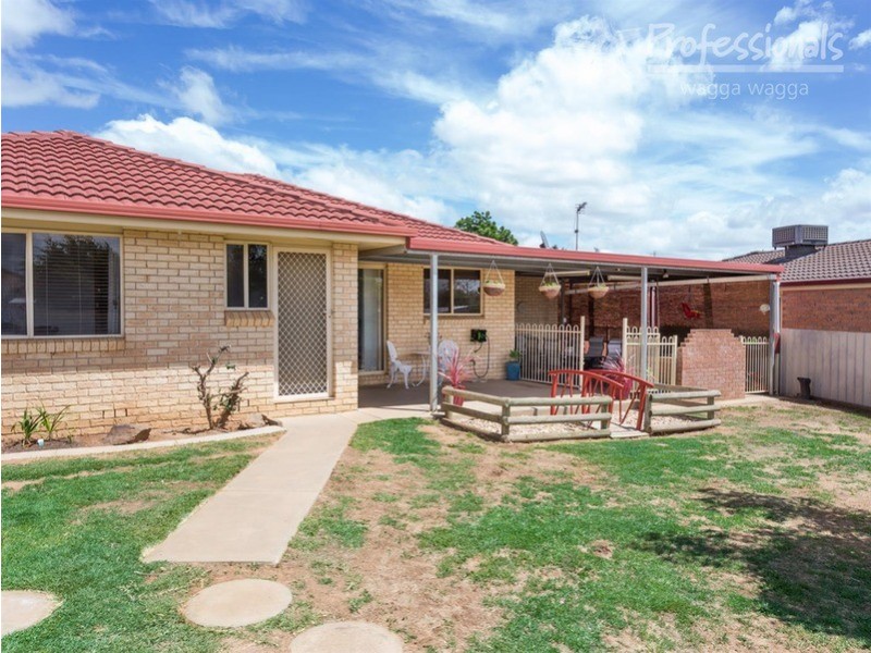 28 Kirrang Avenue, Glenfield Park NSW 2650