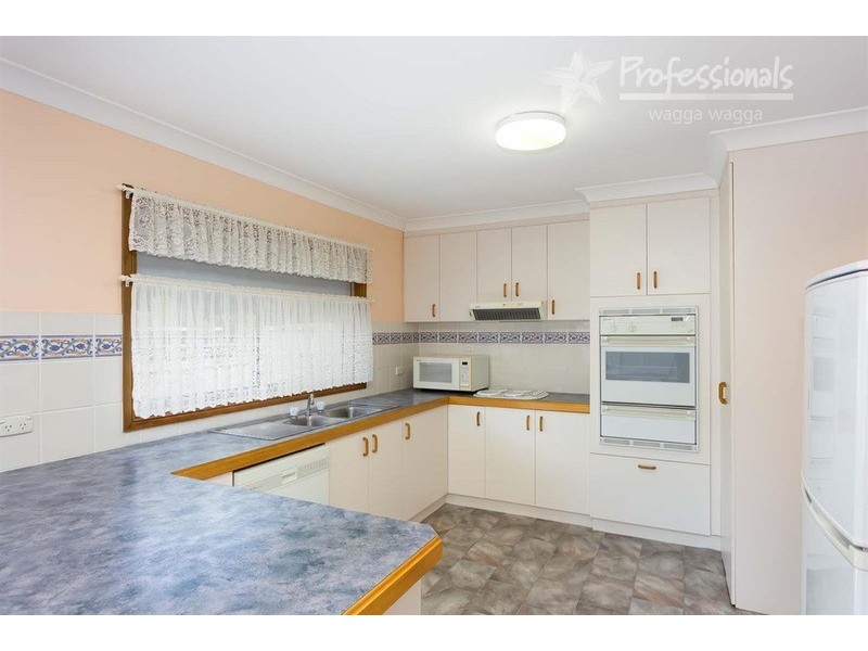 1/18 Kimberley Drive, Tatton NSW 2650