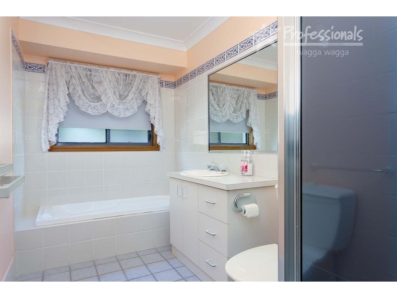 1/18 Kimberley Drive, Tatton NSW 2650