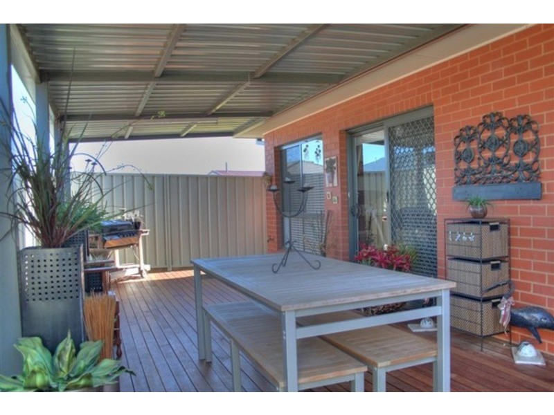 1/19 Walla Street, Glenfield Park NSW 2650