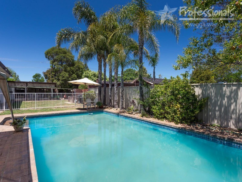 44 Main Street, Lake Albert NSW 2650