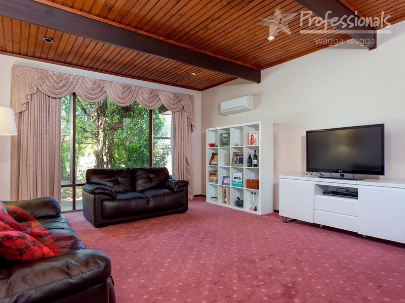 44 Main Street, Lake Albert NSW 2650