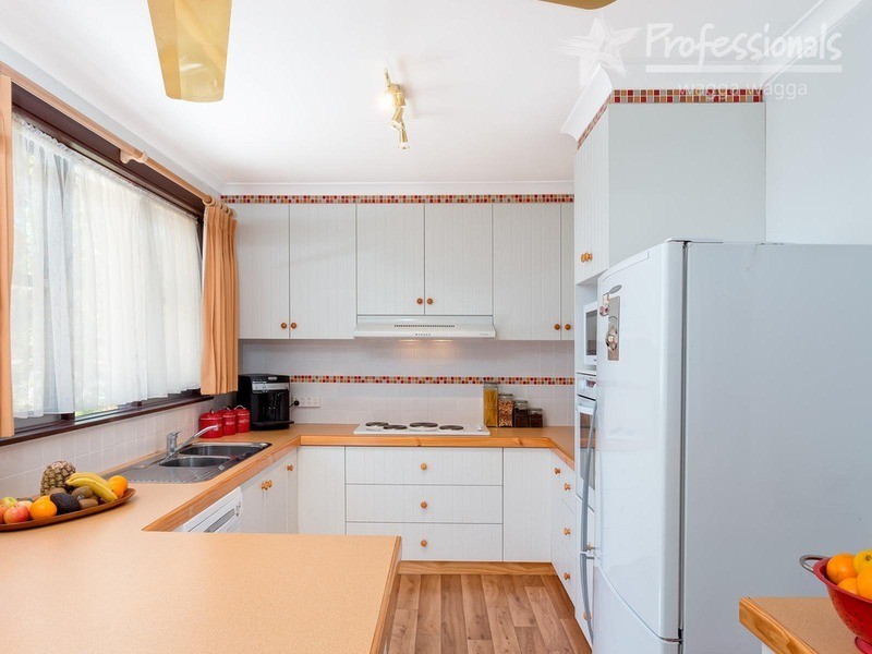 44 Main Street, Lake Albert NSW 2650