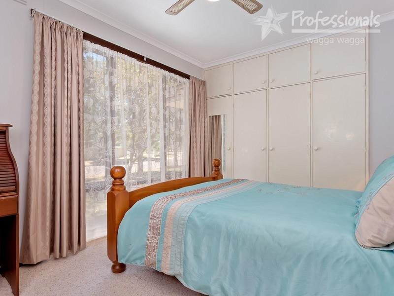 44 Main Street, Lake Albert NSW 2650
