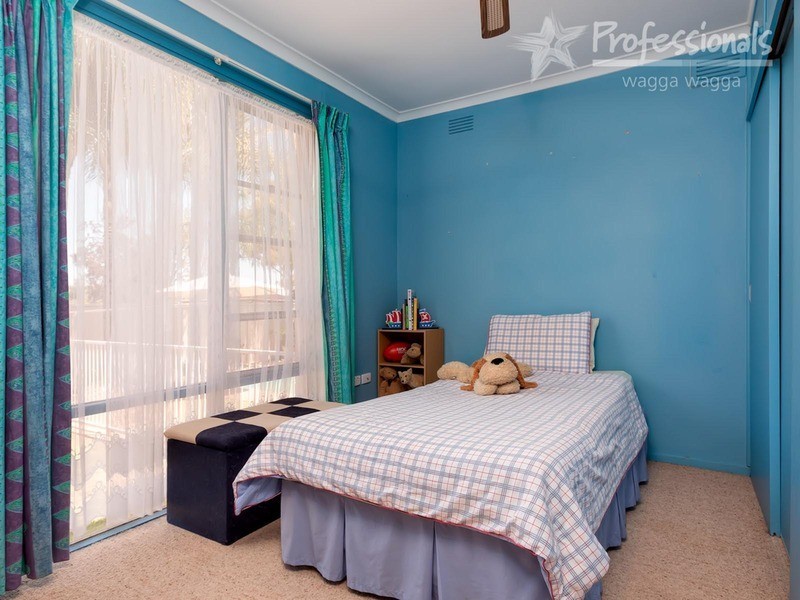 44 Main Street, Lake Albert NSW 2650