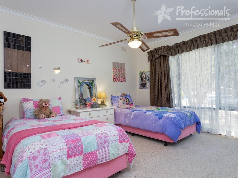 44 Main Street, Lake Albert NSW 2650
