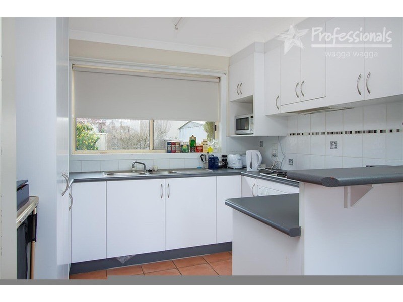 5 Clipper Way, Estella NSW 2650