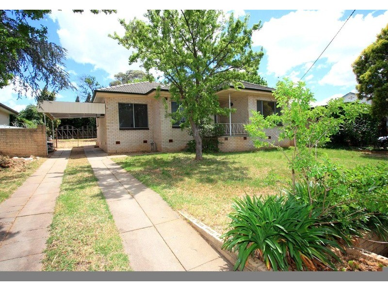 18 Willow Street, Kooringal NSW 2650