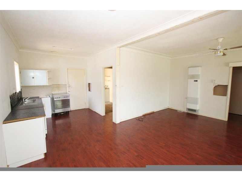 18 Willow Street, Kooringal NSW 2650