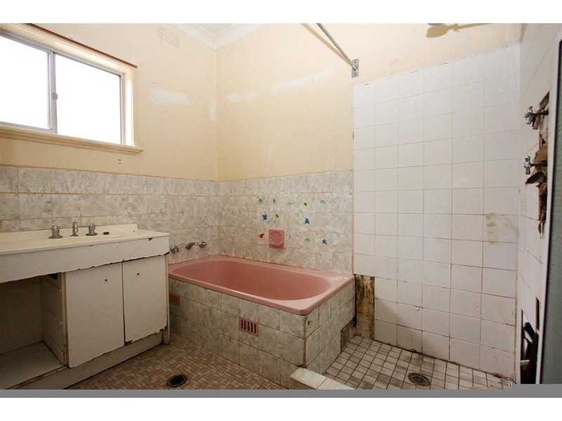 18 Willow Street, Kooringal NSW 2650