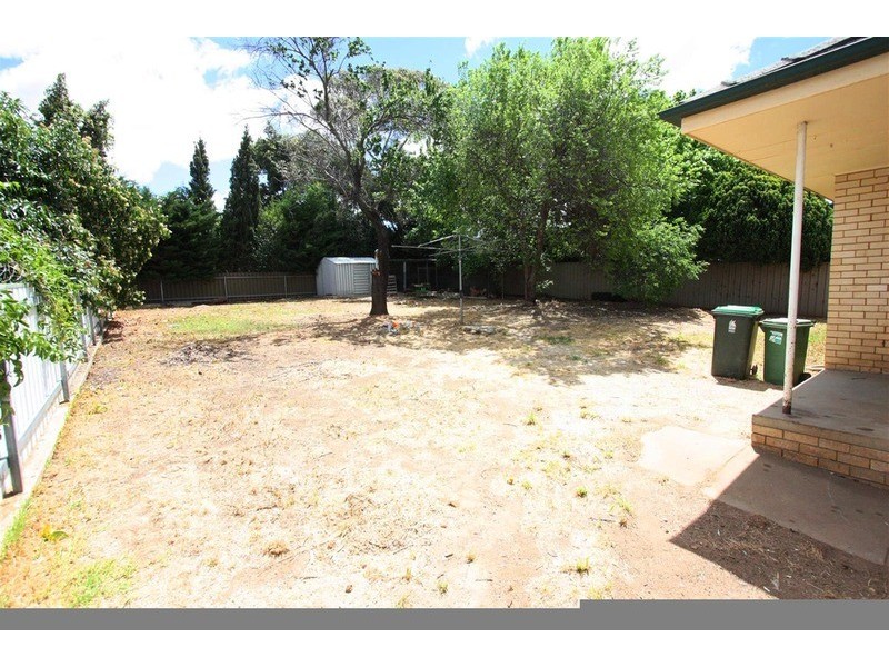 18 Willow Street, Kooringal NSW 2650