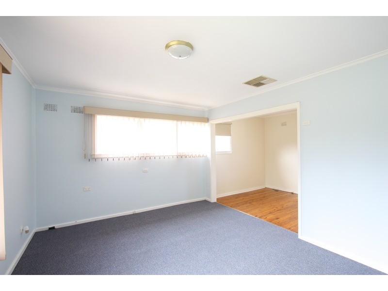 34 Gilmore Street, Mount Austin NSW 2650