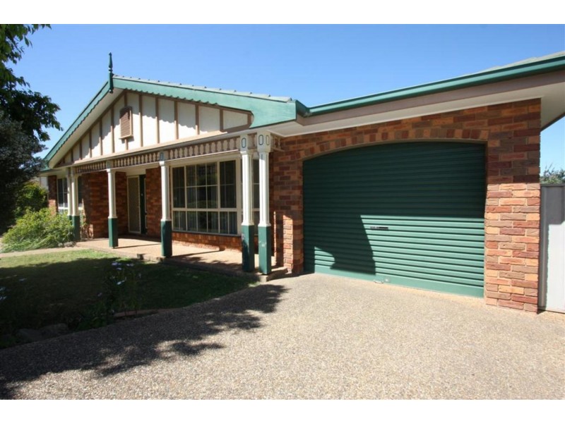 1/5 Minchin Place, Kooringal NSW 2650