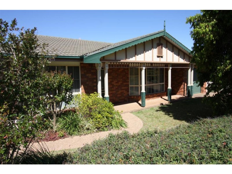 1/5 Minchin Place, Kooringal NSW 2650