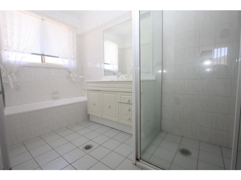 1/5 Minchin Place, Kooringal NSW 2650