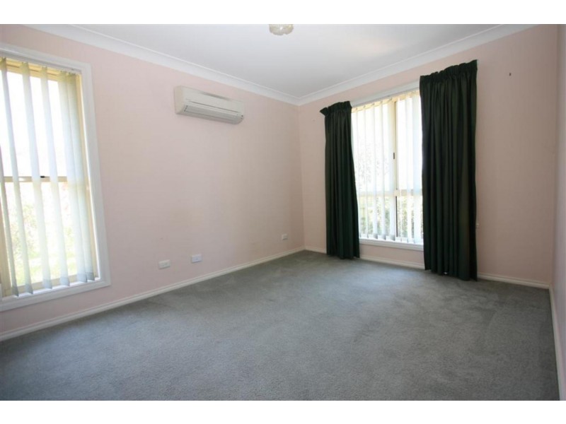 1/5 Minchin Place, Kooringal NSW 2650