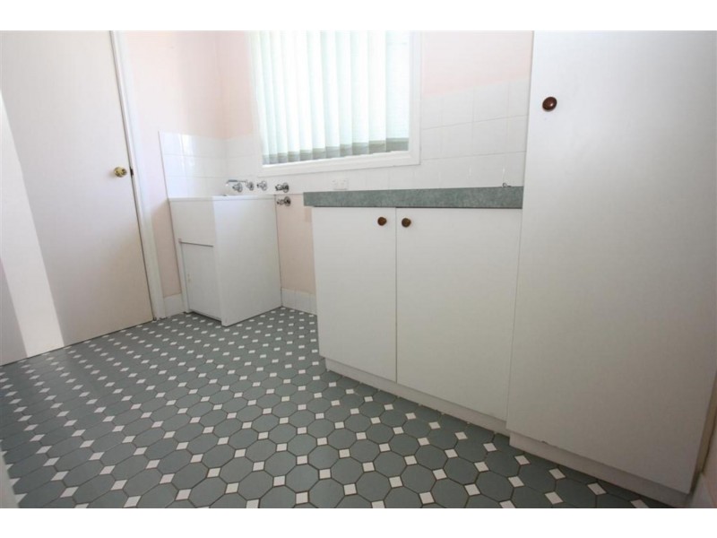 1/5 Minchin Place, Kooringal NSW 2650