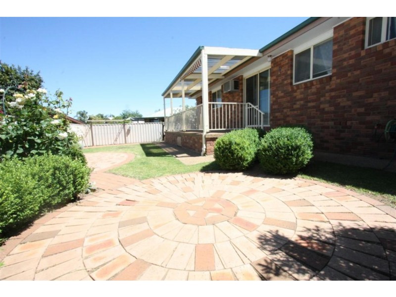 1/5 Minchin Place, Kooringal NSW 2650