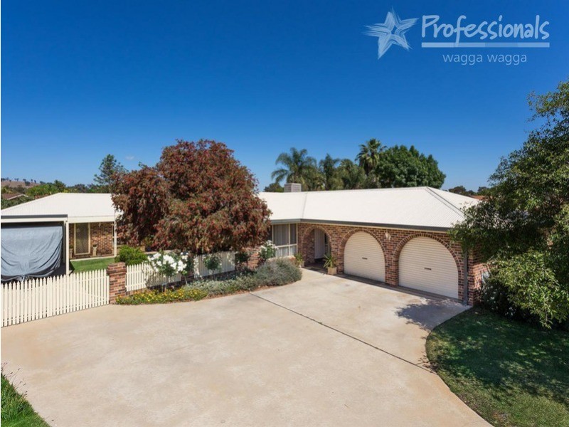 4 Tura Place, Glenfield Park NSW 2650
