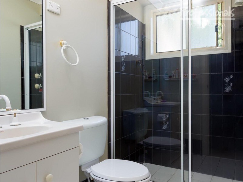 4 Tura Place, Glenfield Park NSW 2650