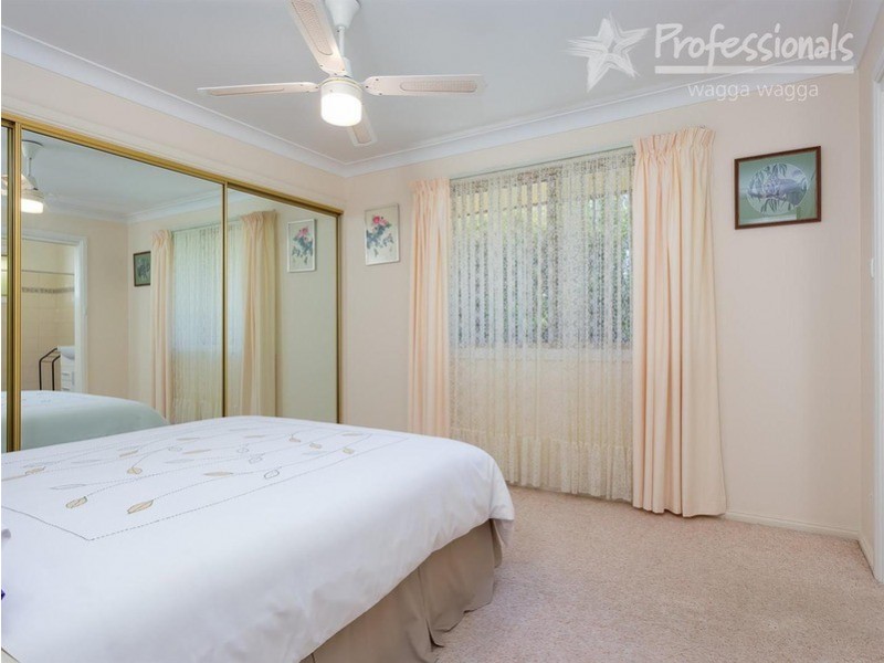 4 Tura Place, Glenfield Park NSW 2650