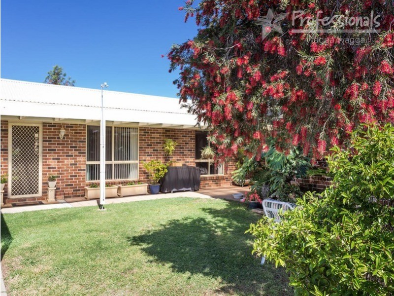 4 Tura Place, Glenfield Park NSW 2650