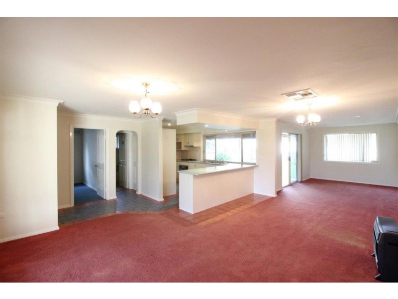 4 Walteela Avenue, Turvey Park NSW 2650