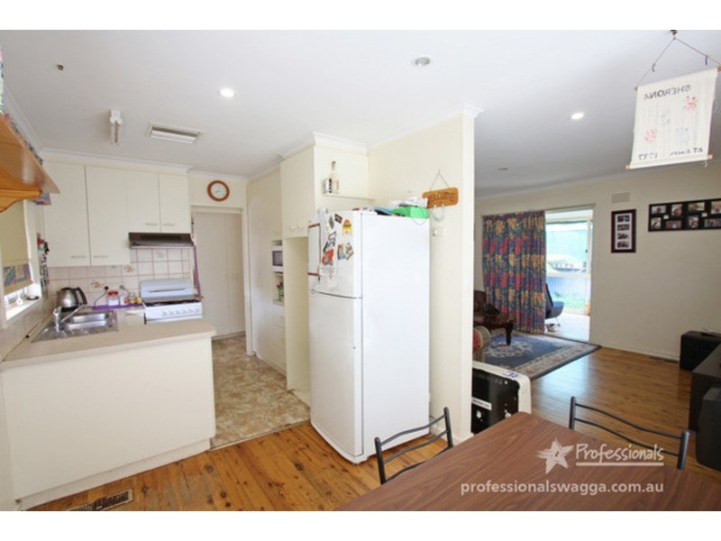 4 Bardia Street, Wagga Wagga NSW 2650