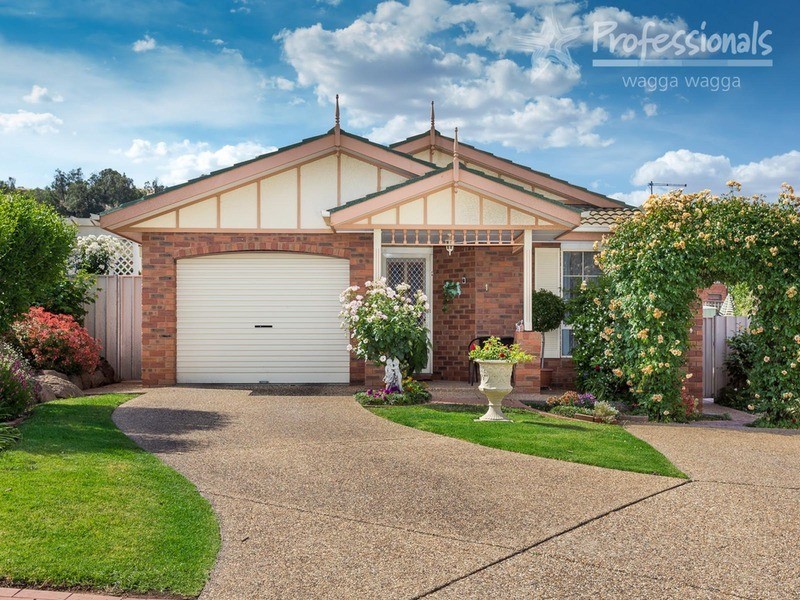 1/4 Minchin Place, Kooringal NSW 2650