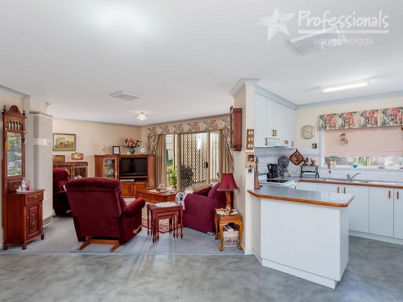 1/4 Minchin Place, Kooringal NSW 2650