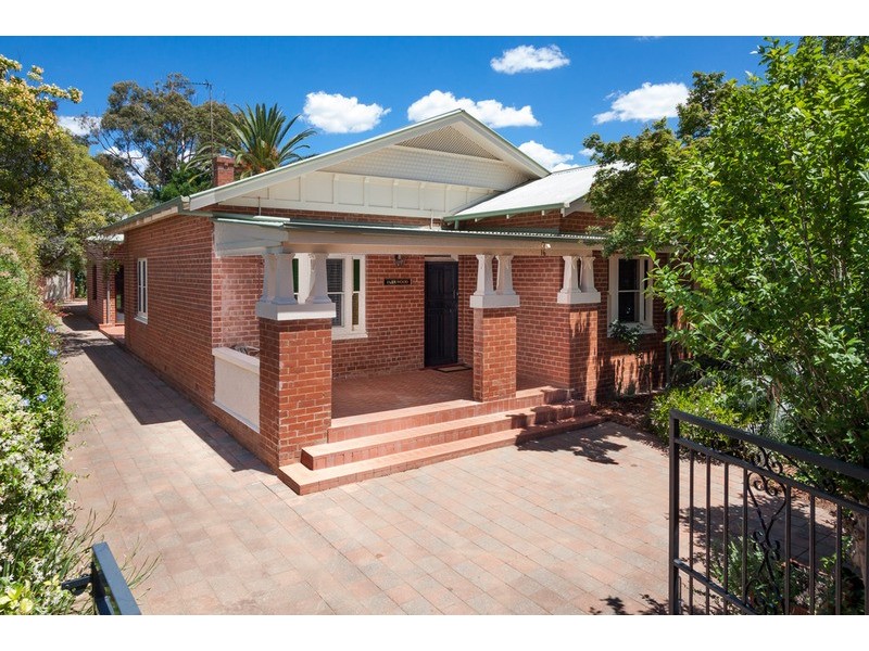 16 Lindsay Street, Turvey Park NSW 2650