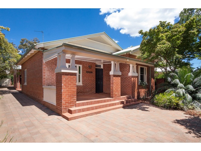 16 Lindsay Street, Turvey Park NSW 2650